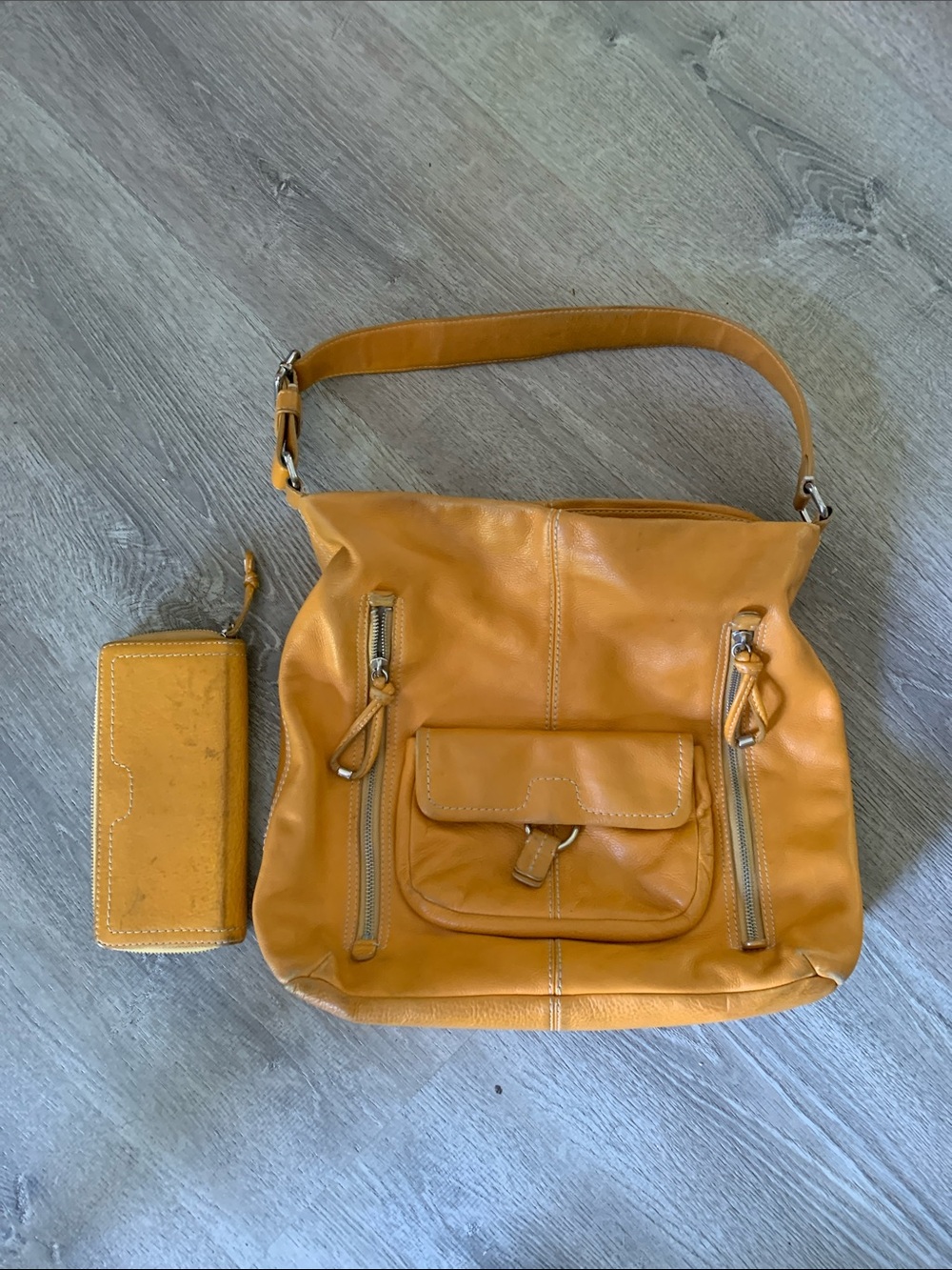 Banana Republic Leather Shoulder Bag and wallet in Mustard